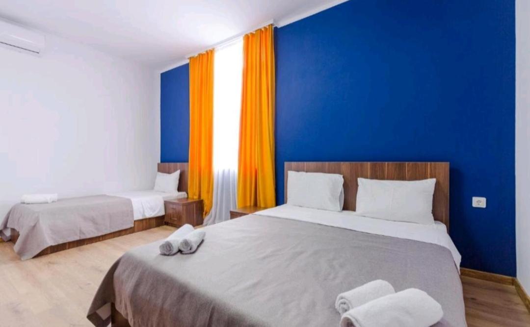 Komuna Hostel&Hotel Batumi Eksteriør billede