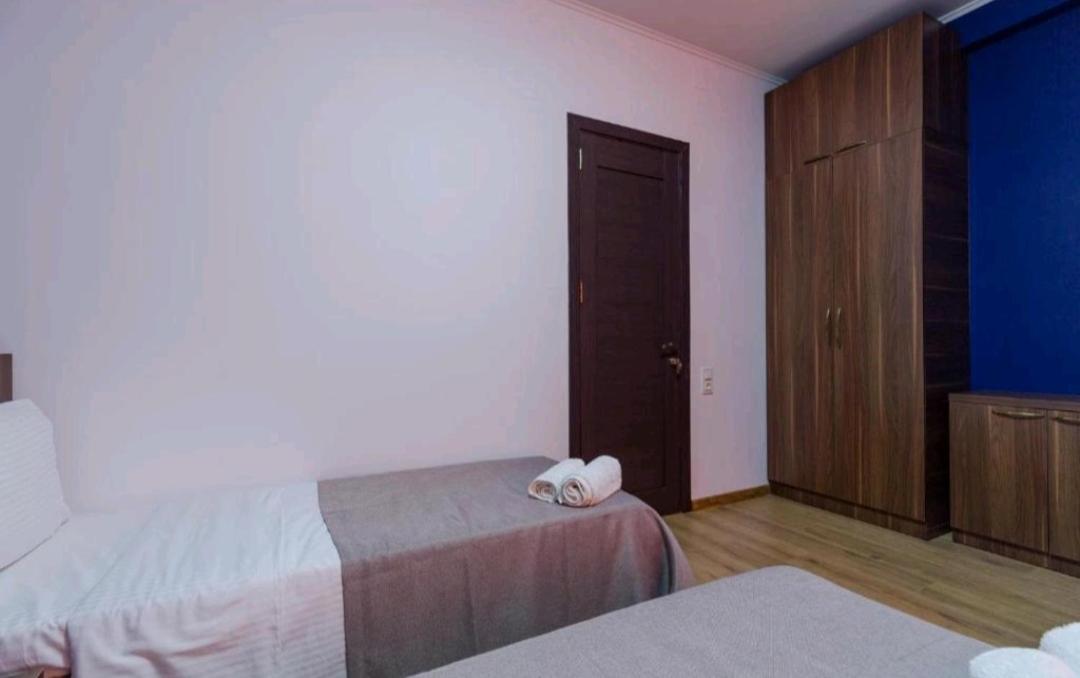 Komuna Hostel&Hotel Batumi Eksteriør billede